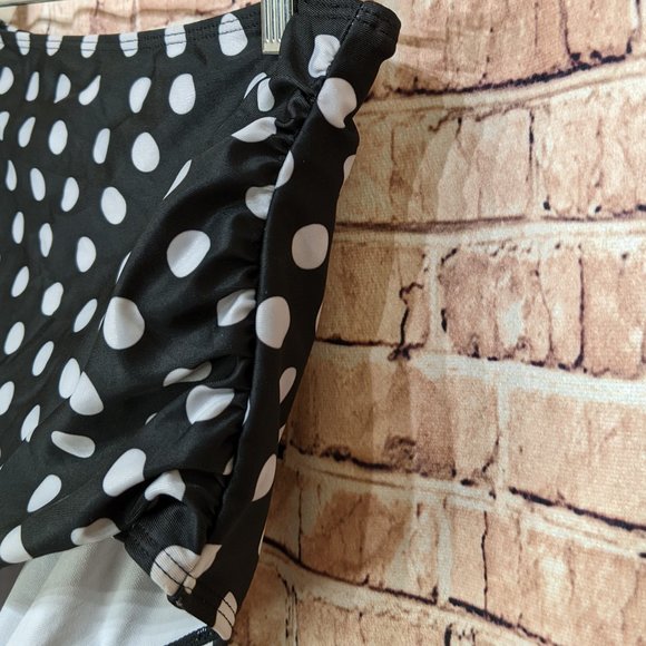 Stylish Women's Red and Black Polka Dot Bikini Set - Picture 9 of 15